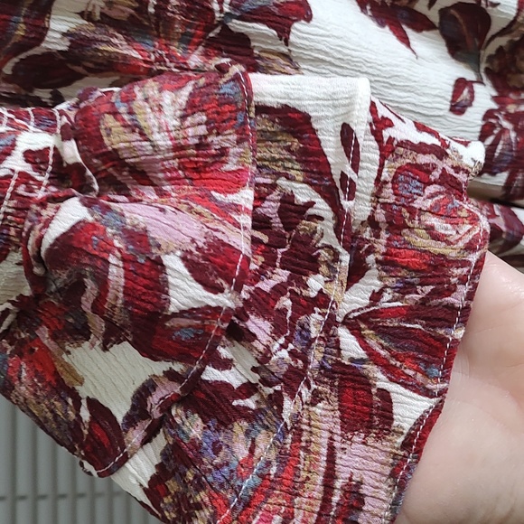 Miss Me Mini Dress Cream Red Berry Floral Bell Steeve SZ: Small - Picture 7 of 9